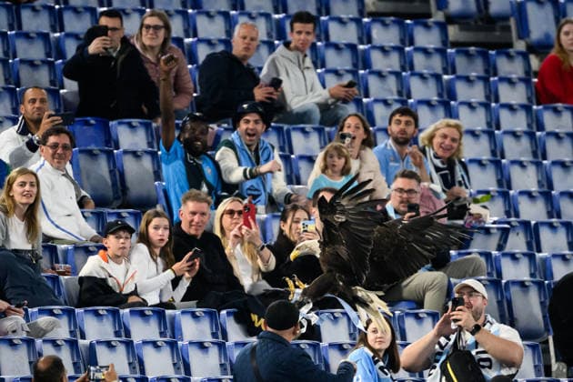Lazio s mascot, the eagle Flaminia, lands on the stands prior to the Serie A 2025 2026 football match between SS Lazio and Udinese Calcio at Stadio Olimpico in Rome (Italy), April 27, 2026. AndreaxStaccioli