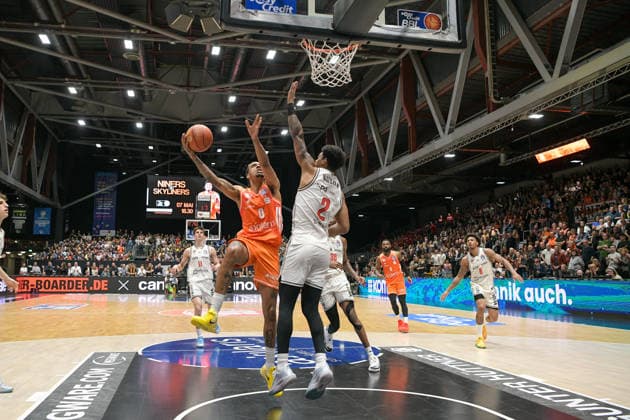 asyCredit Basketball Bundesliga, Matchday 31, Niners Chemnitz BMA365 Bamberg Baskets 27 04 2026 from 20 00 Chemnitz, Chemnitz Arena In photo Kevin Yebo 0 , Ibrahim Ibi Watson 2 easyCredit Basketball Bundesliga, Matchday 31, Niners Chemnitz BMA365 Bamberg Baskets Chemnitz Saxony Germany Copyright: xEHLxMedia MichelxKöhlerx 20262704-Niners Chemnitz-Bamberg Baskets_040