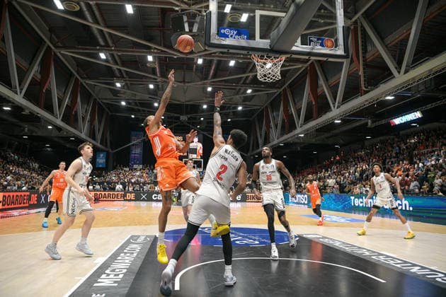 asyCredit Basketball Bundesliga, Matchday 31, Niners Chemnitz BMA365 Bamberg Baskets 27 04 2026 from 20 00 Chemnitz, Chemnitz Arena In photo Kevin Yebo 0 , Ibrahim Ibi Watson 2 easyCredit Basketball Bundesliga, Matchday 31, Niners Chemnitz BMA365 Bamberg Baskets Chemnitz Saxony Germany Copyright: xEHLxMedia MichelxKöhlerx 20262704-Niners Chemnitz-Bamberg Baskets_042