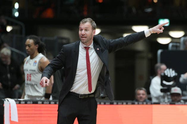 asyCredit Basketball Bundesliga, Matchday 31, Niners Chemnitz BMA365 Bamberg Baskets 27 04 2026 from 20 00 Chemnitz, Chemnitz Arena In the photo Head Couch Anton Gavel easyCredit Basketball Bundesliga, Matchday 31, Niners Chemnitz BMA365 Bamberg Baskets Chemnitz Saxony Germany Copyright: xEHLxMedia MichelxKöhlerx 20262704-Niners Chemnitz-Bamberg Baskets_058