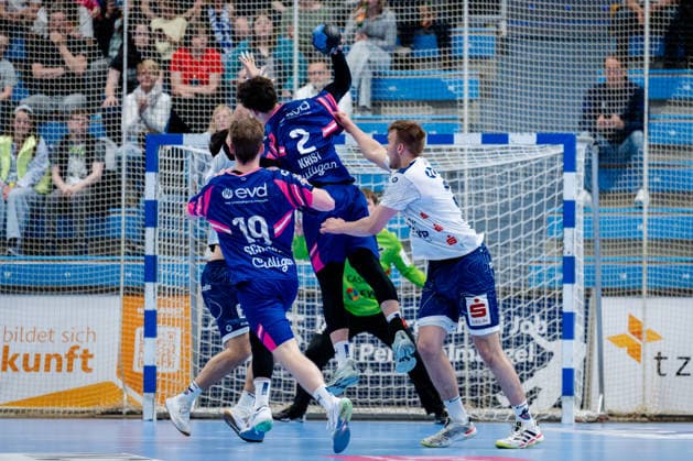 Dormagen, 27 04 2026, Handball, Men, 2 Bundesliga, Matchday 29, 2025 2026 TSV Bayer Dormagen 1 VFL Potsdam Luca Krist TSV Bayer Dormagen, 2 throwing from behind