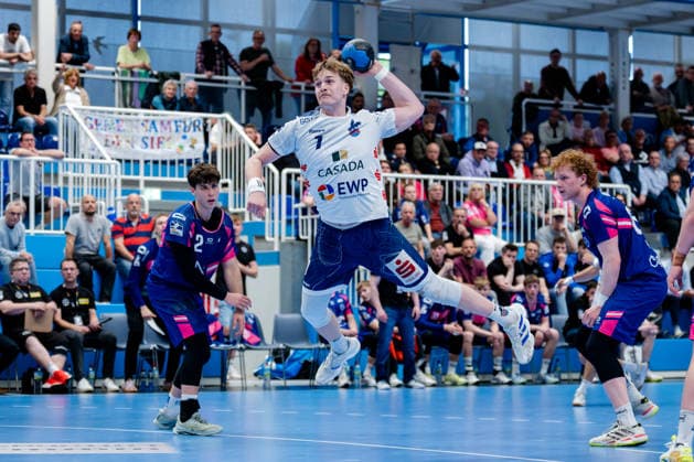 Dormagen, 27 04 2026, Handball, Men, 2 Bundesliga, Matchday 29, 2025 2026 TSV Bayer Dormagen 1 VFL Potsdam Nicolas Paulnsteiner 1 VfL Potsdam, 7 on goal throw