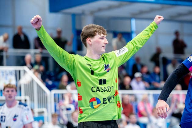 Dormagen, 27 04 2026, Handball, Men, 2 Bundesliga, Matchday 29, 2025 2026 TSV Bayer Dormagen 1 VFL Potsdam Frederik Höler 1 VfL Potsdam, 1 cheers after a save
