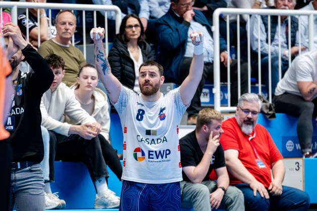 Dormagen, 27 04 2026, Handball, Men, 2 Bundesliga, Matchday 29, 2025 2026 TSV Bayer Dormagen 1 VFL Potsdam Davide Bulzamini 1 VfL Potsdam, 8 cheers after a save