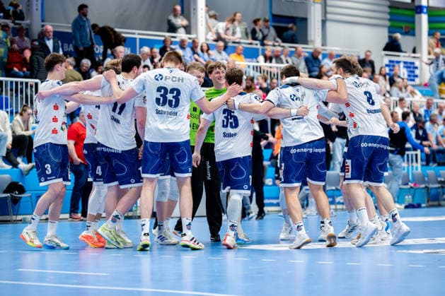 Dormagen, 27 04 2026, Handball, Men, 2 Bundesliga, Matchday 29, 2025 2026 TSV Bayer Dormagen 1 VFL Potsdam Cheering circle after Potsdam won the match