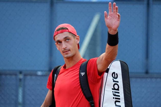April 27, 2026, Madrid, Madrid, Spain: Terence Atmane of France greets the supporters against Alexander Zverev of Germany during the Mutua Madrid Open 2026, ATP, Tennis Herren Masters 1000 and WTA, Tennis Damen 1000, at La Caja Magica on April 27, 2026 in Madrid, Spain. Madrid Spain - ZUMAa181 20260427_zaa_a181_502 Copyright: xDennisxAgyemanx