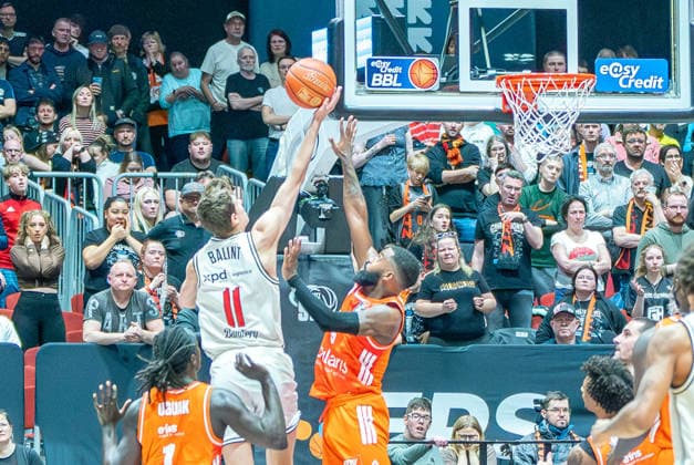 Chemnitz, Germany 27 April 2026 1 BBL 2025 2026 Sp 31 Niners Chemnitz vs Bamberg Baskets Pictured from left in a duel Richard Balint BMA and Corey Davis 99 Copyright: xFotostandx xNachtigallx