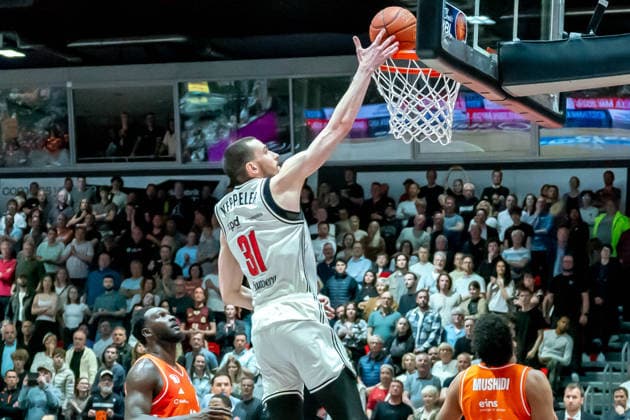 Chemnitz, Germany 27 April 2026 1 BBL 2025 2026 Sp 31 Niners Chemnitz vs Bamberg Baskets In the picture Daniel Keppeler BMA with a rebound Copyright: xFotostandx xNachtigallx