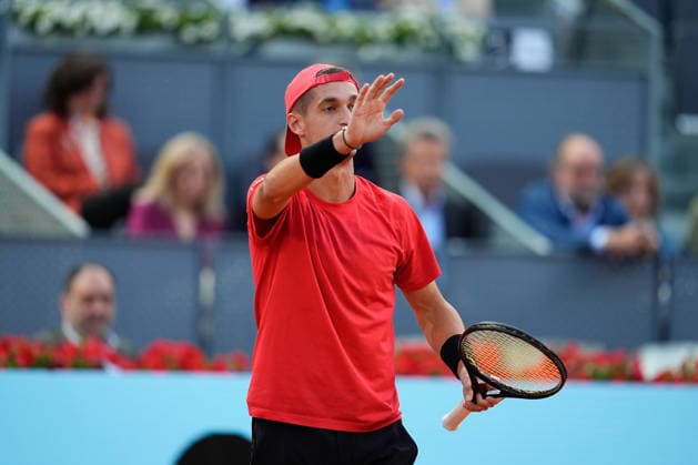 April 27, 2026, Madrid, Madrid, Spain: Terence Atmane of France reacts against Alexander Zverev of Germany during the Mutua Madrid Open 2026, ATP, Tennis Herren Masters 1000 and WTA, Tennis Damen 1000, at La Caja Magica on April 27, 2026 in Madrid, Spain. Madrid Spain - ZUMAa181 20260427_zaa_a181_526 Copyright: xDennisxAgyemanx