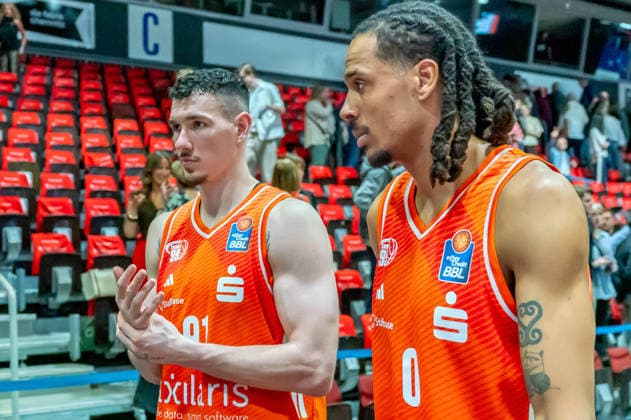Chemnitz, Germany 27 April 2026 1 BBL 2025 2026 Sp 31 Niners Chemnitz vs Bamberg Baskets In the picture Yordan Minchev 99 and Kevin Yebo 99 v li unhappy about the home defeat Copyright: xFotostandx xNachtigallx