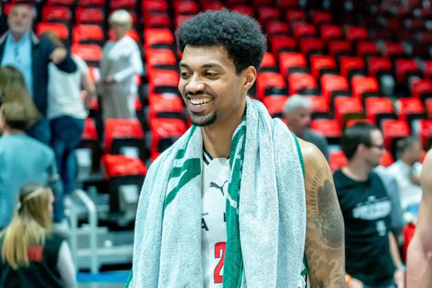 Chemnitz, Germany 27 April 2026 1 BBL 2025 2026 Sp 31 Niners Chemnitz vs Bamberg Baskets In the picture Ibi Watson BMA is happy about the away win away win Copyright: xFotostandx xNachtigallx