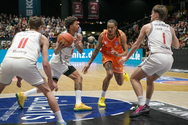 asyCredit Basketball Bundesliga, Matchday 31, Niners Chemnitz BMA365 Bamberg Baskets 27 04 2026 from 20 Copyright: xEHLxMedia MichelxKöhlerx 20262704-Niners Chemnitz-Bamberg Baskets_071