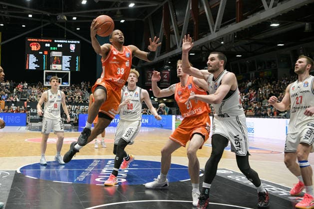 asyCredit Basketball Bundesliga, Matchday 31, Niners Chemnitz BMA365 Bamberg Baskets 27 04 2026 from 20 Copyright: xEHLxMedia MichelxKöhlerx 20262704-Niners Chemnitz-Bamberg Baskets_081