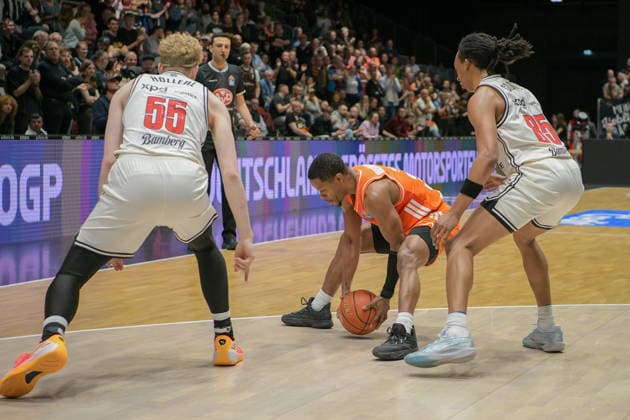 asyCredit Basketball Bundesliga, Matchday 31, Niners Chemnitz BMA365 Bamberg Baskets 27 04 2026 from 20 Copyright: xEHLxMedia MichelxKöhlerx 20262704-Niners Chemnitz-Bamberg Baskets_084