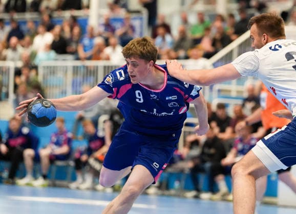 Florian Boehnert (TSV Bayer Dormagen, 9) with the ball TSV Bayer Dormagen vs 1. VfL Potsdam, 2. Handball Bundesliga, 29. Spieltag, Saison 2025 2026, TSV Bayer Sportcenter, GER, 27.04.2026 Foto: HMB Media Scott W. Coleman Dormagen TSV Bayer Sportcenter Nordrhein-Westfalen GER Copyright: xScottxW.xColemanx