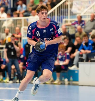 Florian Boehnert (TSV Bayer Dormagen, 9) with the ball TSV Bayer Dormagen vs 1. VfL Potsdam, 2. Handball Bundesliga, 29. Spieltag, Saison 2025 2026, TSV Bayer Sportcenter, GER, 27.04.2026 Foto: HMB Media Scott W. Coleman Dormagen TSV Bayer Sportcenter Nordrhein-Westfalen GER Copyright: xScottxW.xColemanx