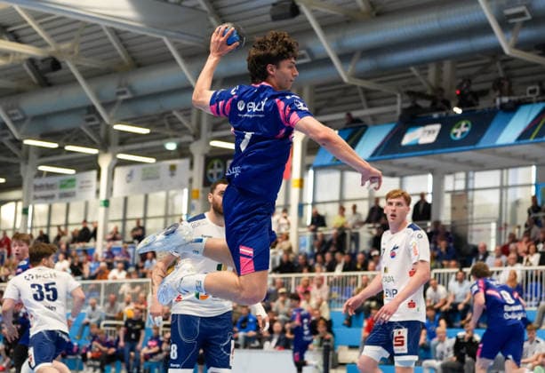 Krischa Leis (TSV Bayer Dormagen, 7) shoots the ball TSV Bayer Dormagen vs 1. VfL Potsdam, 2. Handball Bundesliga, 29. Spieltag, Saison 2025 2026, TSV Bayer Sportcenter, GER, 27.04.2026 Foto: HMB Media Scott W. Coleman Dormagen TSV Bayer Sportcenter Nordrhein-Westfalen GER Copyright: xScottxW.xColemanx