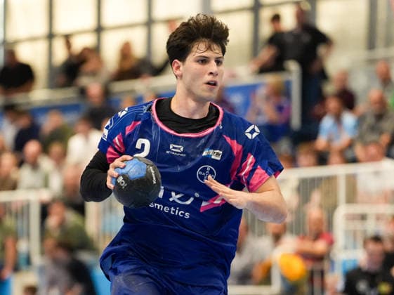 Luca Krist (TSV Bayer Dormagen, 2) with the ball TSV Bayer Dormagen vs 1. VfL Potsdam, 2. Handball Bundesliga, 29. Spieltag, Saison 2025 2026, TSV Bayer Sportcenter, GER, 27.04.2026 Foto: HMB Media Scott W. Coleman Dormagen TSV Bayer Sportcenter Nordrhein-Westfalen GER Copyright: xScottxW.xColemanx