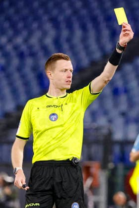 April 27, 2026, Rome, ITALY: Referee Kevin Bonacina show yellow card during the Italian Serie A soccer match between Lazio and Udinese at the Olimpico stadium in Rome, Italy, 27 April 2026. ANSA FABIO FRUSTACI. Italian Serie A Soccer Match Lazio Vs Udinese  - ZUMAa110 20260427_zaf_a110_047 Copyright: xFabioxFrustacix