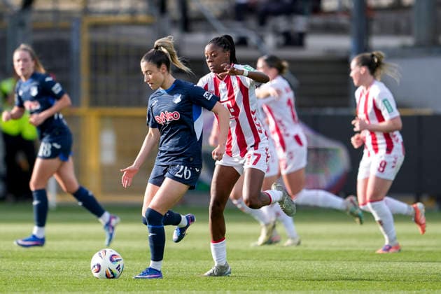 v li Janna Grimm TSG, 26 , Lydia Andrade Köln, 17 , duel, duel, tackle, tackling, dynamics, action, action, 27 04 2026, Sinsheim Hoffenheim Germany , Football, Google Pixel Women Bundesliga, TSG 1899 Hoffenheim 1 FC Köln, DFB DFL REGULATIONS PROHIBIT ANY USE OF PHOTOGRAPHS AS IMAGE SEQUENCES AND OR QUASI VIDEO xozx