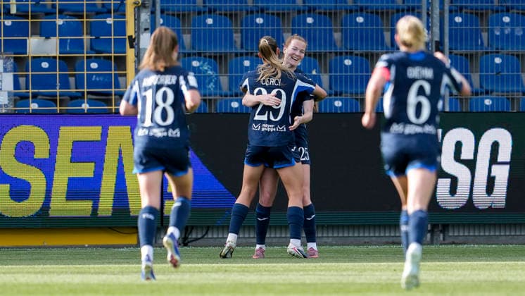 v li Valesca Ampoorter TSG, 18 , Selina Cerci TSG, 29 , Goalscorer Nikee van Dijk TSG, 25 , Vanessa Diehm TSG, 6 , TSG 1899 Hoffenheim players, celebrate the goal, celebrate the goal, goal, celebration, jubilates over the goal, rejoicing, joy, rejoices, optimistic, positive, game scene, highlight, action, 27 04 2026, Sinsheim Hoffenheim Germany , Football, Google Pixel Women Bundesliga, TSG 1899 Hoffenheim 1 FC Köln, DFB DFL REGULATIONS PROHIBIT ANY USE OF PHOTOGRAPHS AS IMAGE SEQUENCES AND OR QUASI VIDEO xozx