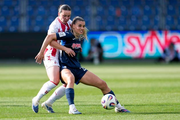 v li Amelie Bohnen Köln, 15 , Selina Cerci TSG, 29 , duel, duel, tackle, tackling, dynamics, action, action, 27 04 2026, Sinsheim Hoffenheim Germany , Soccer, Google Pixel Women Bundesliga, TSG 1899 Hoffenheim 1 FC Köln, DFB DFL REGULATIONS PROHIBIT ANY USE OF PHOTOGRAPHS AS IMAGE SEQUENCES AND OR QUASI VIDEO xozx