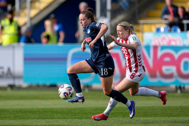 v li Valesca Ampoorter TSG, 18 , Sandra Maria Jessen Köln, 6 , duel, duel, tackle, tackling, dynamics, action, action, 27 04 2026, Sinsheim Hoffenheim Germany , Football, Google Pixel Women Bundesliga, TSG 1899 Hoffenheim 1 FC Köln, DFB DFL REGULATIONS PROHIBIT ANY USE OF PHOTOGRAPHS AS IMAGE SEQUENCES AND OR QUASI VIDEO xozx