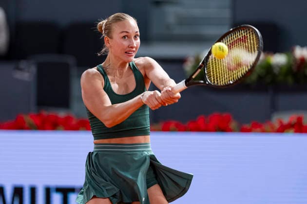 Mutua Madrid Open - Day Eight MADRID, SPAIN - APRIL 27: Anastasia Potapova of Austria plays a forehand against Elena Rybakina of Kazakhstan in the fourth round during the Mutua Madrid Open 2026 tournament celebrated at La Caja Magica on April 27, 2026 in Madrid, Spain. Madrid La Caja Magica Madrid Spain Copyright: xAlbertoxGardinx AGardin_20260427_Tennis_Madrid_Day8_0739