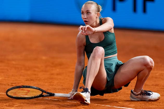 Mutua Madrid Open - Day Eight MADRID, SPAIN - APRIL 27: Anastasia Potapova of Austria is seen falling down on the ground against Elena Rybakina of Kazakhstan in the fourth round during the Mutua Madrid Open 2026 tournament celebrated at La Caja Magica on April 27, 2026 in Madrid, Spain. Madrid La Caja Magica Madrid Spain Copyright: xAlbertoxGardinx AGardin_20260427_Tennis_Madrid_Day8_0748