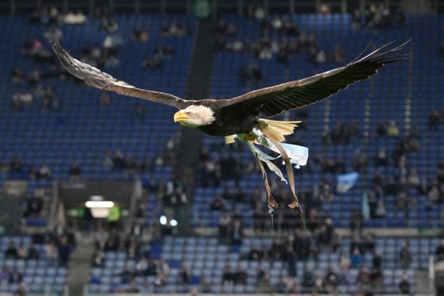 CALCIO - Serie A - SS Lazio vs Udinese Calcio Flaminia, the mascot eagle of SS Lazio, flies over the pitch during the match of 34th day of the Serie A Championship between S.S.Lazio and Udinese at the Olimpico Stadium on Apr 27, 2026 in Rome, Italy. during SS Lazio vs Udinese Calcio, Italian soccer Serie A match in Rome, Italy, April 27 2026 Rome Italy  Copyright: xIPAxSport ABACAx
