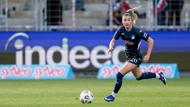 Janna Grimm TSG, 26 , on the ball, cropped, full body, single image, single photo, action, action, 27 04 2026, Sinsheim Hoffenheim Germany , Soccer, Google Pixel Women Bundesliga, TSG 1899 Hoffenheim 1 FC Köln, DFB DFL REGULATIONS PROHIBIT ANY USE OF PHOTOGRAPHS AS IMAGE SEQUENCES AND OR QUASI VIDEO xozx