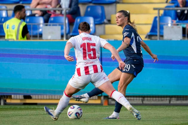 v li Amelie Bohnen Köln, 15 , Selina Cerci TSG, 29 , duel, duel, tackle, tackling, dynamics, action, action, 27 04 2026, Sinsheim Hoffenheim Germany , Soccer, Google Pixel Women Bundesliga, TSG 1899 Hoffenheim 1 FC Köln, DFB DFL REGULATIONS PROHIBIT ANY USE OF PHOTOGRAPHS AS IMAGE SEQUENCES AND OR QUASI VIDEO xozx