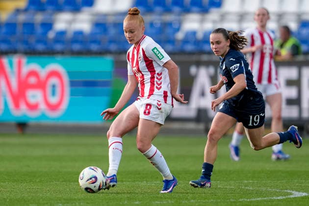 v li Laura Vogt Köln, 8 , Marie Steiner TSG, 19 , duel, duel, tackle, tackling, dynamics, action, action, 27 04 2026, Sinsheim Hoffenheim Germany , Football, Google Pixel Women Bundesliga, TSG 1899 Hoffenheim 1 FC Köln, DFB DFL REGULATIONS PROHIBIT ANY USE OF PHOTOGRAPHS AS IMAGE SEQUENCES AND OR QUASI VIDEO xozx
