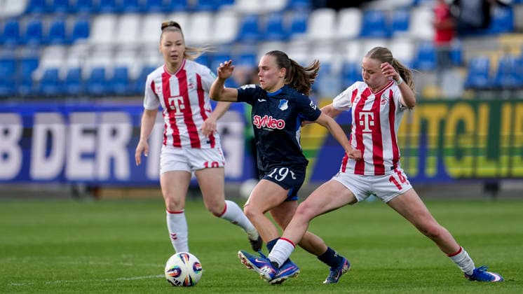 v li Weronika Zawistowska Cologne, 10 , Marie Steiner TSG, 19 , Carlotta Imping Cologne, 14 , duel, duel scene, duel, tackle, tackling, dynamics, action, action, 27 04 2026, Sinsheim Hoffenheim Germany , Football, Google Pixel Women Bundesliga, TSG 1899 Hoffenheim 1 FC Köln, DFB DFL REGULATIONS PROHIBIT ANY USE OF PHOTOGRAPHS AS IMAGE SEQUENCES AND OR QUASI VIDEO xozx