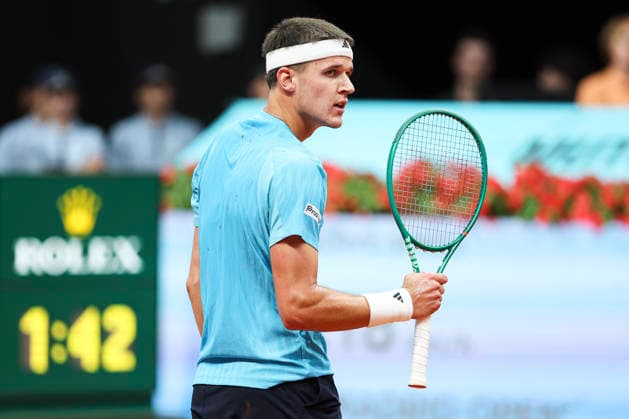 April 27, 2026, Madrid, Madrid, Spain: Jakub Mensik of Czech Republic reacts against Karen Khachanov of Russia during the Mutua Madrid Open 2026, ATP, Tennis Herren Masters 1000 and WTA, Tennis Damen 1000, at La Caja Magica on April 27, 2026 in Madrid, Spain. Mutua Madrid Open 2026 - Day 8 - ZUMAa181 20260427_zaa_a181_683 Copyright: xIrinaxR.xHipolitox