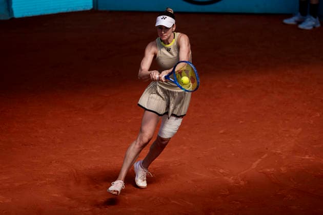 Mutua Madrid Open - Day Eight MADRID, SPAIN - APRIL 27: Anna Bondar of Hungary plays a backhand against Mirra Andreeva during their match on Day 8 during the Mutua Madrid Open 2026 tournament celebrated at La Caja Magica on April 27, 2026 in Madrid, Spain. Madrid La Caja Magica Madrid Spain Copyright: xAlbertoxGardinx AGardin_20260427_Tennis_Madrid_Day8_0785