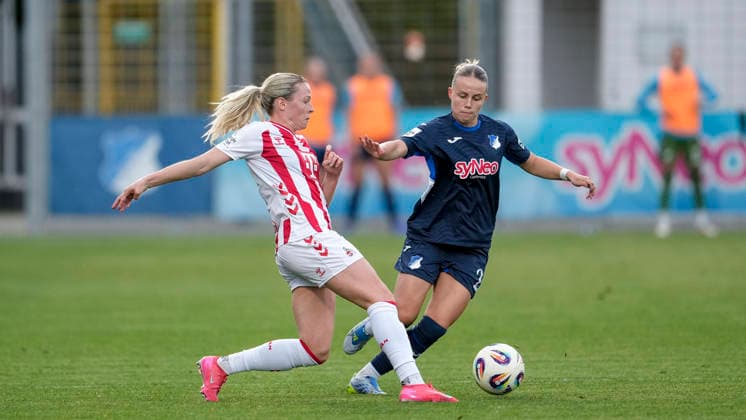 v li Sandra Maria Jessen Cologne, 6 , Laura Gloning TSG, 20 , duel, duel, tackle, tackling, dynamics, action, action, 27 04 2026, Sinsheim Hoffenheim Germany , Football, Google Pixel Women Bundesliga, TSG 1899 Hoffenheim 1 FC Köln, DFB DFL REGULATIONS PROHIBIT ANY USE OF PHOTOGRAPHS AS IMAGE SEQUENCES AND OR QUASI VIDEO xozx