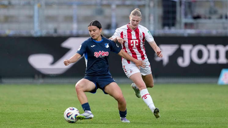 v li Naomi Luyet TSG, 7 , Anna Lena Stolze Köln, 7 , duel, duel, tackle, tackling, dynamics, action, action, 27 04 2026, Sinsheim Hoffenheim Germany , Football, Google Pixel Women Bundesliga, TSG 1899 Hoffenheim 1 FC Köln, DFB DFL REGULATIONS PROHIBIT ANY USE OF PHOTOGRAPHS AS IMAGE SEQUENCES AND OR QUASI VIDEO xozx