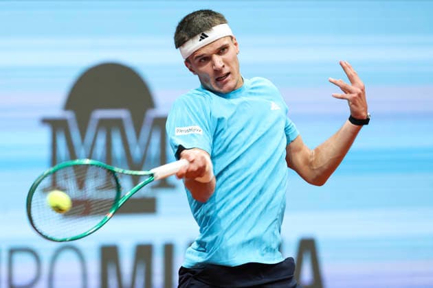 April 27, 2026, Madrid, Madrid, Spain: Jakub Mensik of Czech Republic plays against Karen Khachanov of Russia during the Mutua Madrid Open 2026, ATP, Tennis Herren Masters 1000 and WTA, Tennis Damen 1000, at La Caja Magica on April 27, 2026 in Madrid, Spain. Mutua Madrid Open 2026 - Day 8 - ZUMAa181 20260427_zaa_a181_928 Copyright: xIrinaxR.xHipolitox