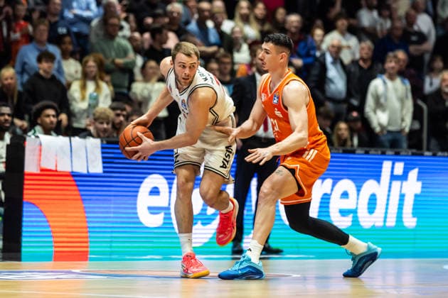 GER, easy Credit Basketball Bundesliga, Niners Chemnitz BMA365 Bamberg Baskets 27 04 2026, Messe, Chemnitz, GER, easy Credit Basketball Bundesliga, Niners Chemnitz BMA365 Bamberg Baskets Moritz Krimmer BMA365 Bamberg Baskets, 27 , Yordan Minchev Niners Chemnitz, 91 Foto Alexander Trienitz Chemnitz Messe Sachsen Germany