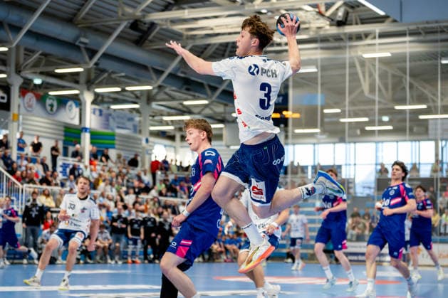 Dormagen, 27 04 2026, Handball, Men, 2 Bundesliga, Matchday 29, 2025 2026 TSV Bayer Dormagen 1 VFL Potsdam Marvin Siemer 1 VfL Potsdam, 3 on goal throw