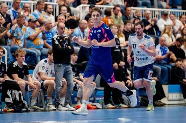 Dormagen, 27 04 2026, Handball, Men, 2 Bundesliga, Matchday 29, 2025 2026 TSV Bayer Dormagen 1 VFL Potsdam Felix Böckenholt TSV Bayer Dormagen, 17 celebrates after a goal