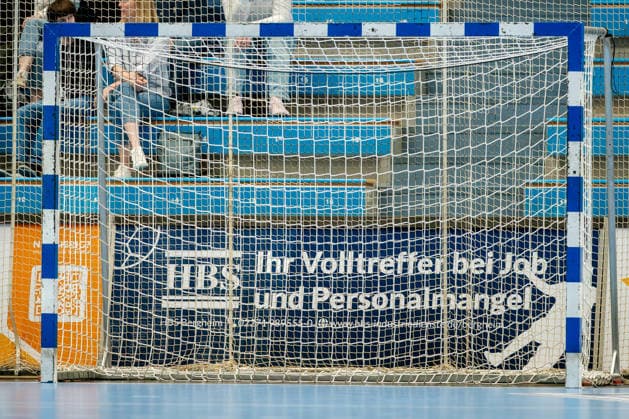 Dormagen, 27 04 2026, Handball, Men, 2 Bundesliga, Matchday 29, 2025 2026 TSV Bayer Dormagen 1 VFL Potsdam Empty goal during a timeout
