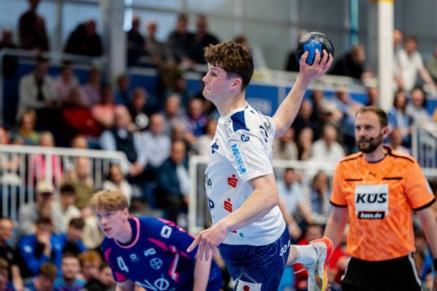Dormagen, 27 04 2026, Handball, Men, 2 Bundesliga, Matchday 29, 2025 2026 TSV Bayer Dormagen 1 VFL Potsdam Marvin Siemer 1 VfL Potsdam, 3 on goal throw