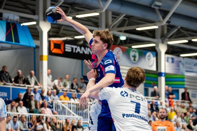 Dormagen, 27 04 2026, Handball, Men, 2 Bundesliga, Matchday 29, 2025 2026 TSV Bayer Dormagen 1 VFL Potsdam Florian Boehnert TSV Bayer Dormagen, 9 on a throw from the back court