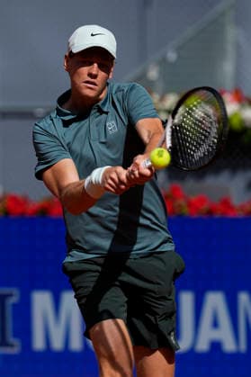 April 28, 2026, Madrid, Madrid, Spain: Jannik Sinner of Italy plays against Cameron Norrie of Great Britain during the Mutua Madrid Open 2026, ATP, Tennis Herren Masters 1000 and WTA, Tennis Damen 1000, at La Caja Magica on April 28, 2026 in Madrid, Spain. Mutua Madrid Open 2026 - Day 9 - ZUMAa181 20260428_zaa_a181_005 Copyright: xOscarxJ.xBarrosox