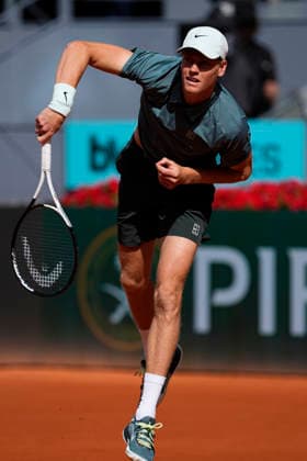 April 28, 2026, Madrid, Madrid, Spain: Jannik Sinner of Italy plays against Cameron Norrie of Great Britain during the Mutua Madrid Open 2026, ATP, Tennis Herren Masters 1000 and WTA, Tennis Damen 1000, at La Caja Magica on April 28, 2026 in Madrid, Spain. Madrid Spain - ZUMAa181 20260428_zaa_a181_007 Copyright: xOscarxJ.xBarrosox