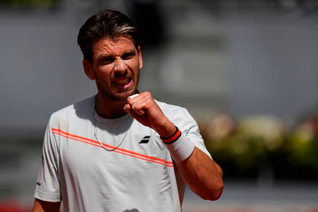 Mutua Madrid Open - Day Nine MADRID, SPAIN - APRIL 28: Cameron Norrie of Great Britain plays a backhand against Jannik Sinner of Italy during the Men™s Singles Round of 16 match at La Caja Magica on April 28, 2026 in Madrid, Spain. Madrid Spain  Copyright: xJosexBretonx originalFilename:bretonhernandez-mutuamad260428_npGX9.jpg