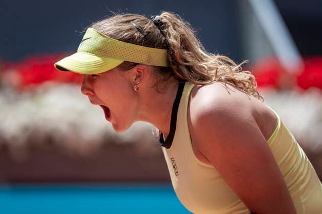 Mutua Madrid Open - Day Nine MADRID, SPAIN - APRIL 28: Mirra Andreeva reacts against Leylah Fernandez of Canada during the Women s Singles Quarter Finals match on Day Nine during the Mutua Madrid Open 2026 tournament celebrated at La Caja Magica on April 28, 2026 in Madrid, Spain. Madrid La Caja Magica Madrid Spain Copyright: xAlbertoxGardinx AGardin_20260428_Tennis_Madrid_Day9_0489