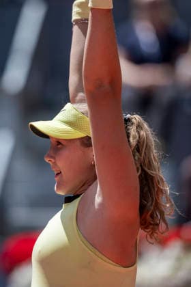 Mutua Madrid Open - Day Nine MADRID, SPAIN - APRIL 28: Mirra Andreeva celebrates the victory against Leylah Fernandez of Canada during the Women s Singles Quarter Finals match on Day Nine during the Mutua Madrid Open 2026 tournament celebrated at La Caja Magica on April 28, 2026 in Madrid, Spain. Madrid La Caja Magica Madrid Spain Copyright: xAlbertoxGardinx AGardin_20260428_Tennis_Madrid_Day9_0491